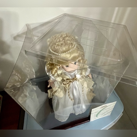 PRECIOUS MOMENTS “GLORIA” Angel Doll, In Plastic Case, On PM Doll Stand-No Box! - Picture 11 of 12